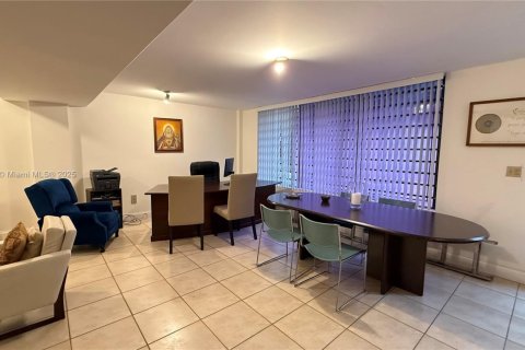 Commercial property in Hialeah, Florida № 1888803 - photo 7
