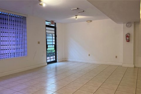 Commercial property in Hialeah, Florida № 1888803 - photo 8