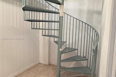 Commercial property in Hialeah, Florida № 1888803 - photo 18