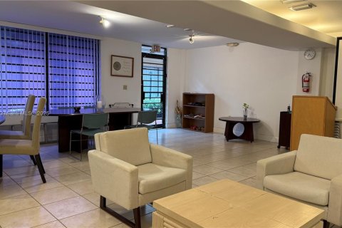Commercial property in Hialeah, Florida № 1888803 - photo 4