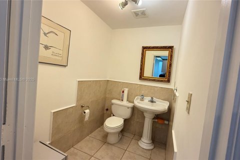 Commercial property in Hialeah, Florida № 1888803 - photo 15