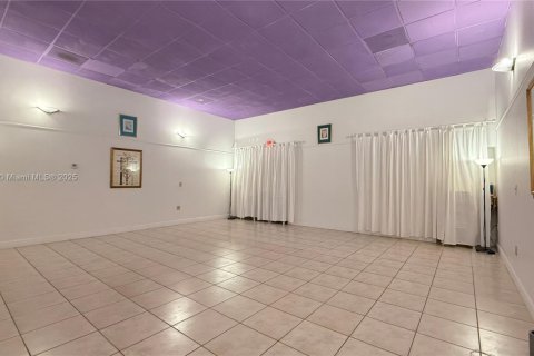 Commercial property in Hialeah, Florida № 1888803 - photo 17