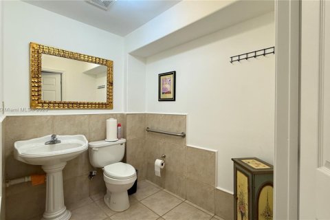 Commercial property in Hialeah, Florida № 1888803 - photo 16
