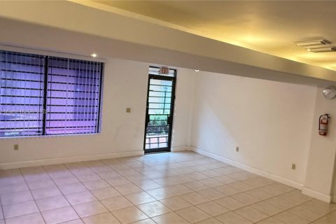 Commercial property in Hialeah, Florida № 1888803 - photo 9