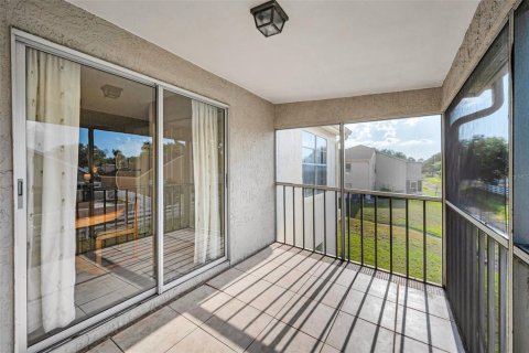 Condo in New Port Richey, Florida, 2 bedrooms № 2203228 - photo 27