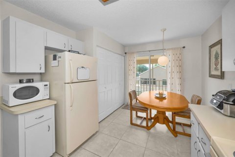 Condo in New Port Richey, Florida, 2 bedrooms № 2203228 - photo 11