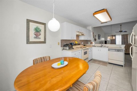 Condo in New Port Richey, Florida, 2 bedrooms № 2203228 - photo 13
