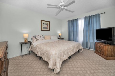 Condo in New Port Richey, Florida, 2 bedrooms № 2203228 - photo 17