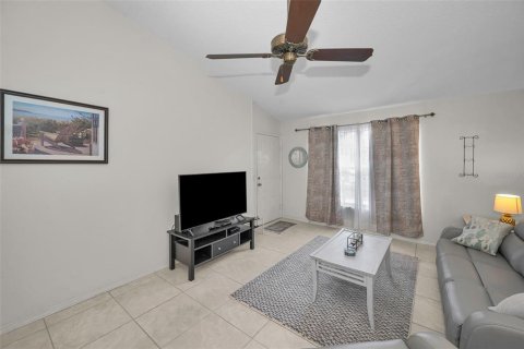 Condo in New Port Richey, Florida, 2 bedrooms № 2203228 - photo 4
