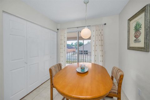 Condo in New Port Richey, Florida, 2 bedrooms № 2203228 - photo 12