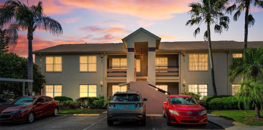 Condo in New Port Richey, Florida, 2 bedrooms № 2203228