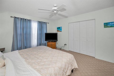 Condo in New Port Richey, Florida, 2 bedrooms № 2203228 - photo 18
