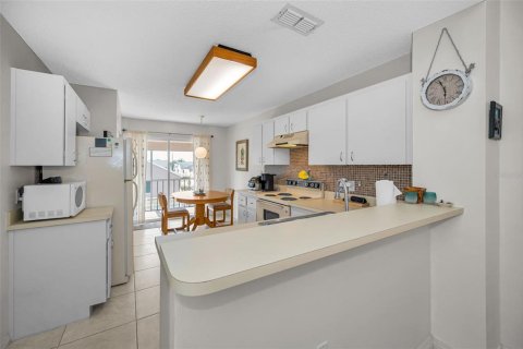 Condo in New Port Richey, Florida, 2 bedrooms № 2203228 - photo 8