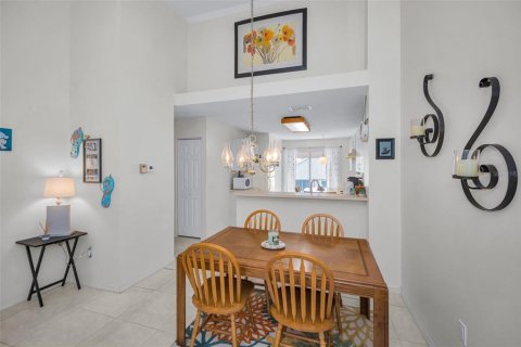 Condo in New Port Richey, Florida, 2 bedrooms № 2203228 - photo 7