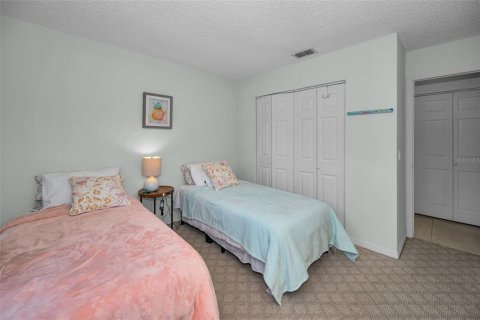 Condo in New Port Richey, Florida, 2 bedrooms № 2203228 - photo 21