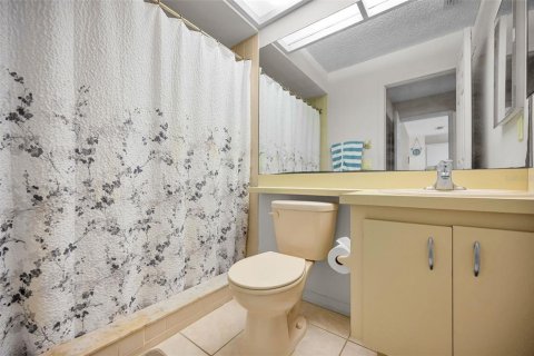 Condo in New Port Richey, Florida, 2 bedrooms № 2203228 - photo 19