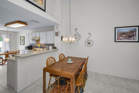 Condo in New Port Richey, Florida, 2 bedrooms № 2203228 - photo 6