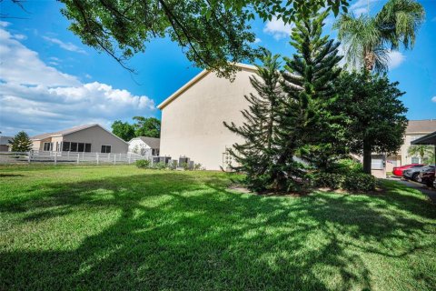 Condo in New Port Richey, Florida, 2 bedrooms № 2203228 - photo 30