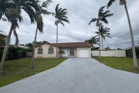 Дом в Майами, Флорида 4 спальни, 150.13м2 № 2005740