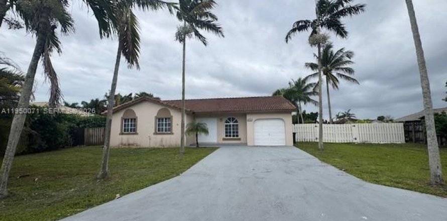 Дом в Майами, Флорида 4 спальни, 150.13м2 № 2005740