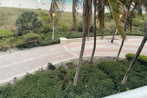 Снять в аренду кондоминиум в Майами-Бич, Флорида 1 спальня, 82.68м2, № 2035071 - фото 24