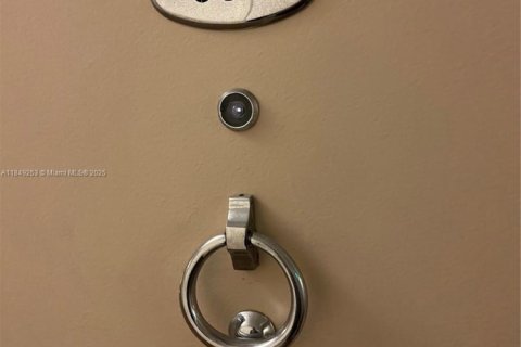 Снять в аренду кондоминиум в Майами-Бич, Флорида 1 спальня, 82.68м2, № 2035071 - фото 30