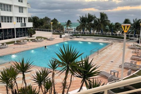 Снять в аренду кондоминиум в Майами-Бич, Флорида 1 спальня, 82.68м2, № 2035071 - фото 3