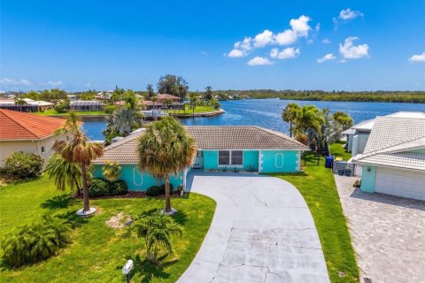 Villa ou maison à vendre à New Port Richey, Floride: 3 chambres, 203.27 m2 № 2149818 - photo 2