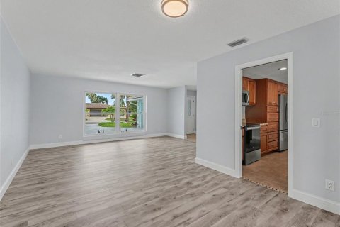 Villa ou maison à vendre à New Port Richey, Floride: 3 chambres, 203.27 m2 № 2149818 - photo 12