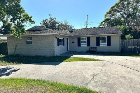 House in Winter Park, Florida 4 bedrooms, 158.03 sq.m. № 2198810