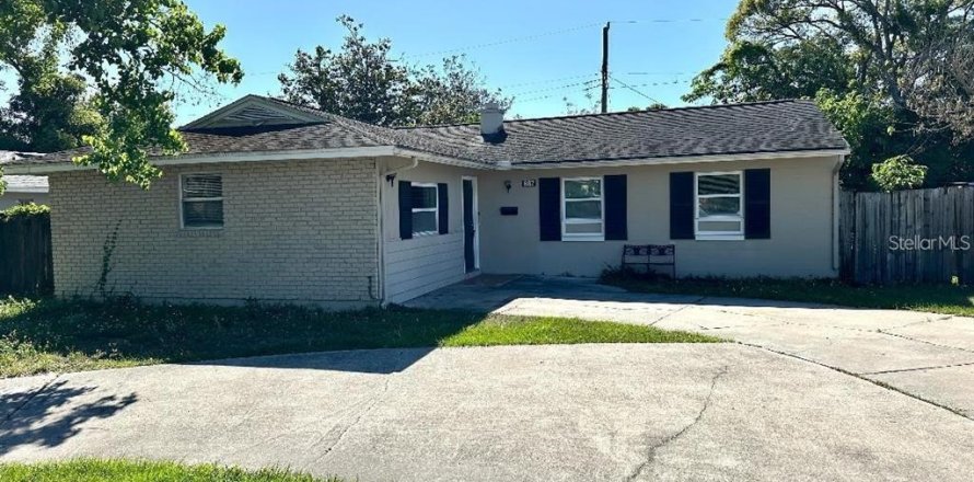 House in Winter Park, Florida 4 bedrooms, 158.03 sq.m. № 2198810