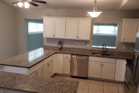 House in Winter Park, Florida 4 bedrooms, 158.03 sq.m. № 2198810 - photo 4