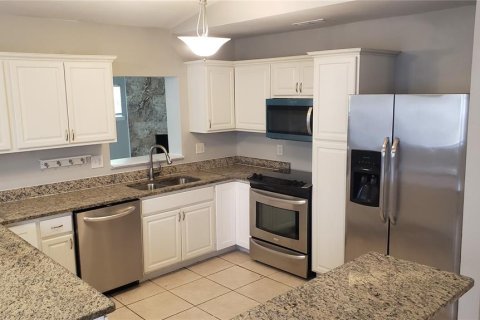 House in Winter Park, Florida 4 bedrooms, 158.03 sq.m. № 2198810 - photo 3