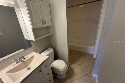 House in Winter Park, Florida 4 bedrooms, 158.03 sq.m. № 2198810 - photo 17