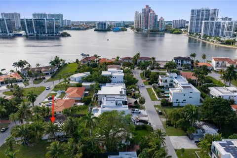 Купить виллу или дом в Санни-Айлс-Бич, Флорида 3 спальни, 151.62м2, № 2044609 - фото 3