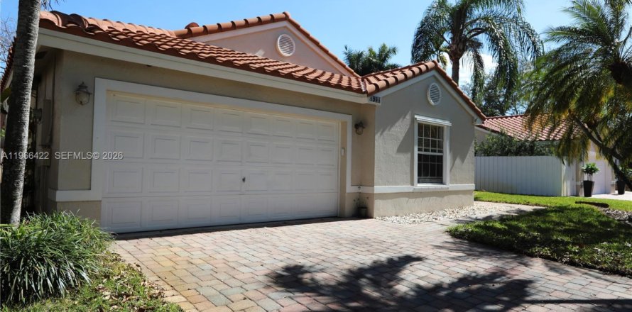 Дом в Мирамар, Флорида 4 спальни № 2028205