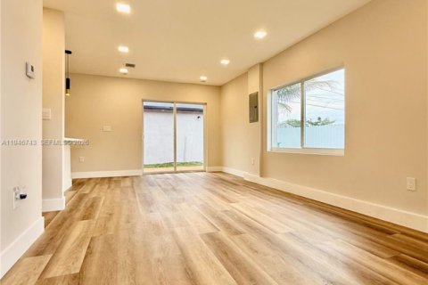 Casa en venta en Miami, Florida, 4 dormitorios, 86.96 m2 № 2003128 - foto 25