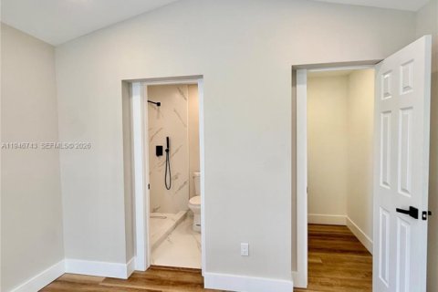 Casa en venta en Miami, Florida, 4 dormitorios, 86.96 m2 № 2003128 - foto 8