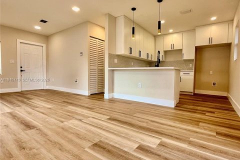 Casa en venta en Miami, Florida, 4 dormitorios, 86.96 m2 № 2003128 - foto 26