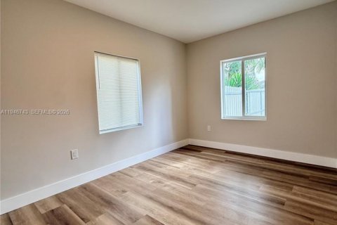 Casa en venta en Miami, Florida, 4 dormitorios, 86.96 m2 № 2003128 - foto 17