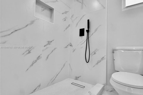 Casa en venta en Miami, Florida, 4 dormitorios, 86.96 m2 № 2003128 - foto 9