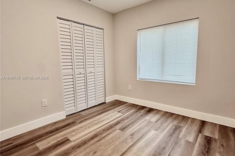 Casa en venta en Miami, Florida, 4 dormitorios, 86.96 m2 № 2003128 - foto 16