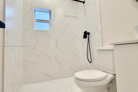 Casa en venta en Miami, Florida, 4 dormitorios, 86.96 m2 № 2003128 - foto 14