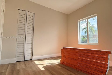 Casa en venta en Miami, Florida, 4 dormitorios, 86.96 m2 № 2003128 - foto 12