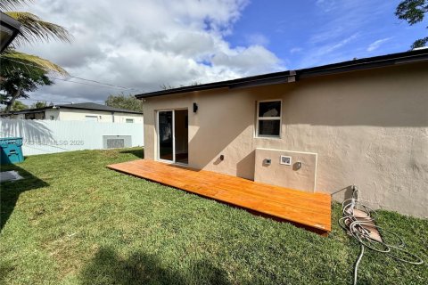 Casa en venta en Miami, Florida, 4 dormitorios, 86.96 m2 № 2003128 - foto 7