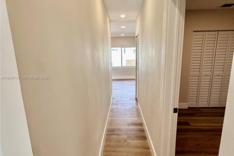 Casa en venta en Miami, Florida, 4 dormitorios, 86.96 m2 № 2003128 - foto 11