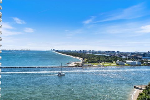 Снять в аренду кондоминиум в Форт-Лодердейл, Флорида 1 спальня, 103.03м2, № 1965801 - фото 3