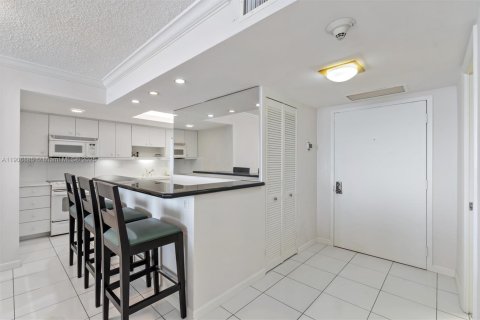 Снять в аренду кондоминиум в Форт-Лодердейл, Флорида 1 спальня, 103.03м2, № 1965801 - фото 11