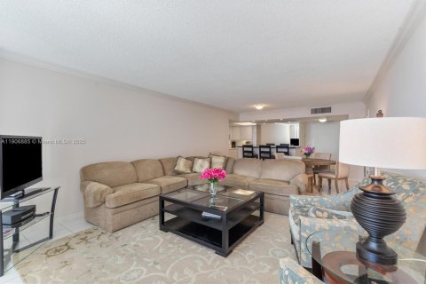 Снять в аренду кондоминиум в Форт-Лодердейл, Флорида 1 спальня, 103.03м2, № 1965801 - фото 7