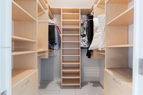 Снять в аренду кондоминиум в Форт-Лодердейл, Флорида 1 спальня, 103.03м2, № 1965801 - фото 18